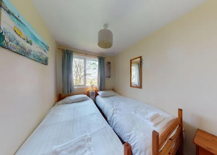 65 Strawberry Hill, Tolroy Manor